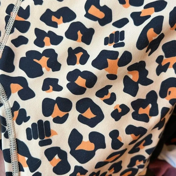 Feed Me Fight Me Crop Leggings - Picture 4 of 4